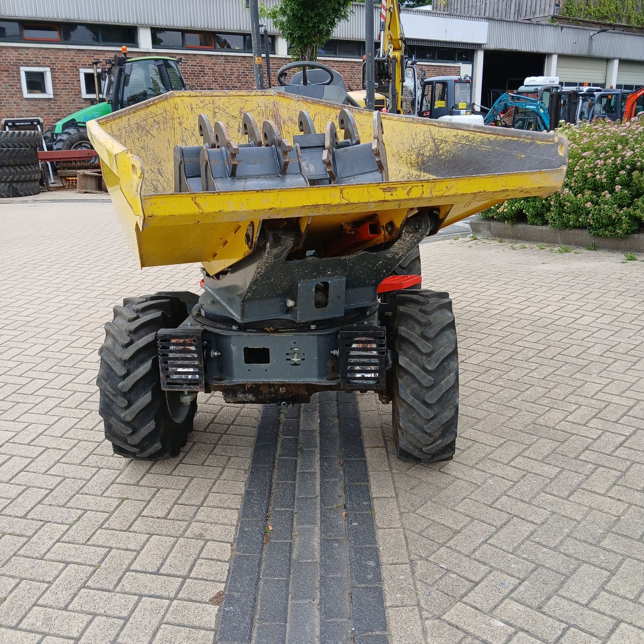 IHI IC 30 en Wacker Neuson DW20 Rups/Wieldumper