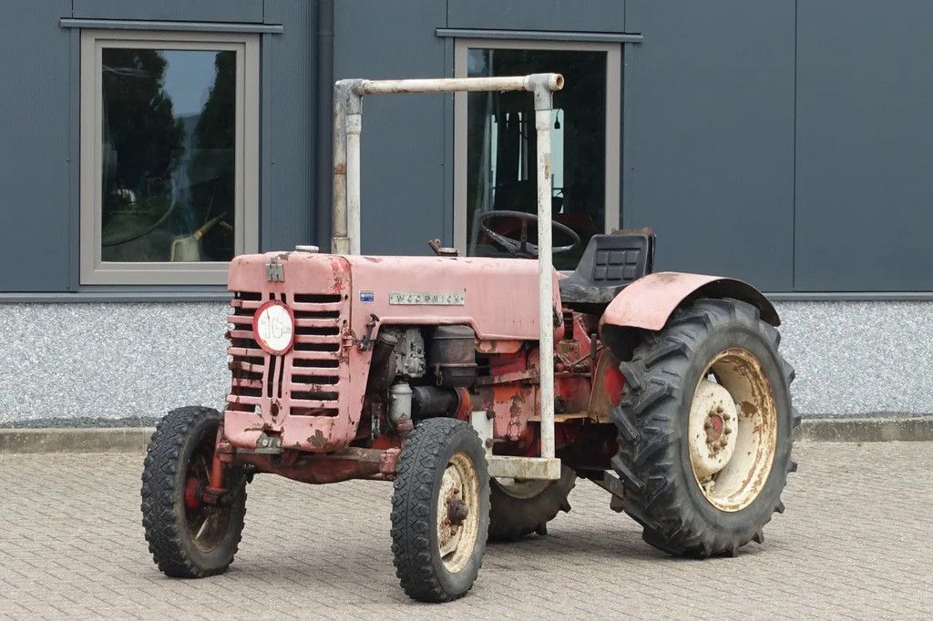 Mc Cormick D-439 2wd / Smalspoortrekker