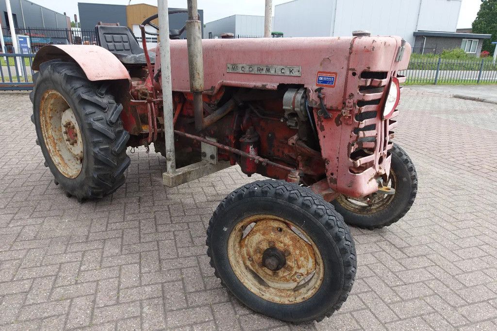 Mc Cormick D-439 2wd / Smalspoortrekker