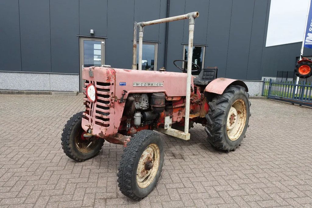 Mc Cormick D-439 2wd / Smalspoortrekker