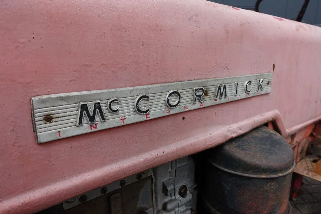 Mc Cormick D-439 2wd / Smalspoortrekker