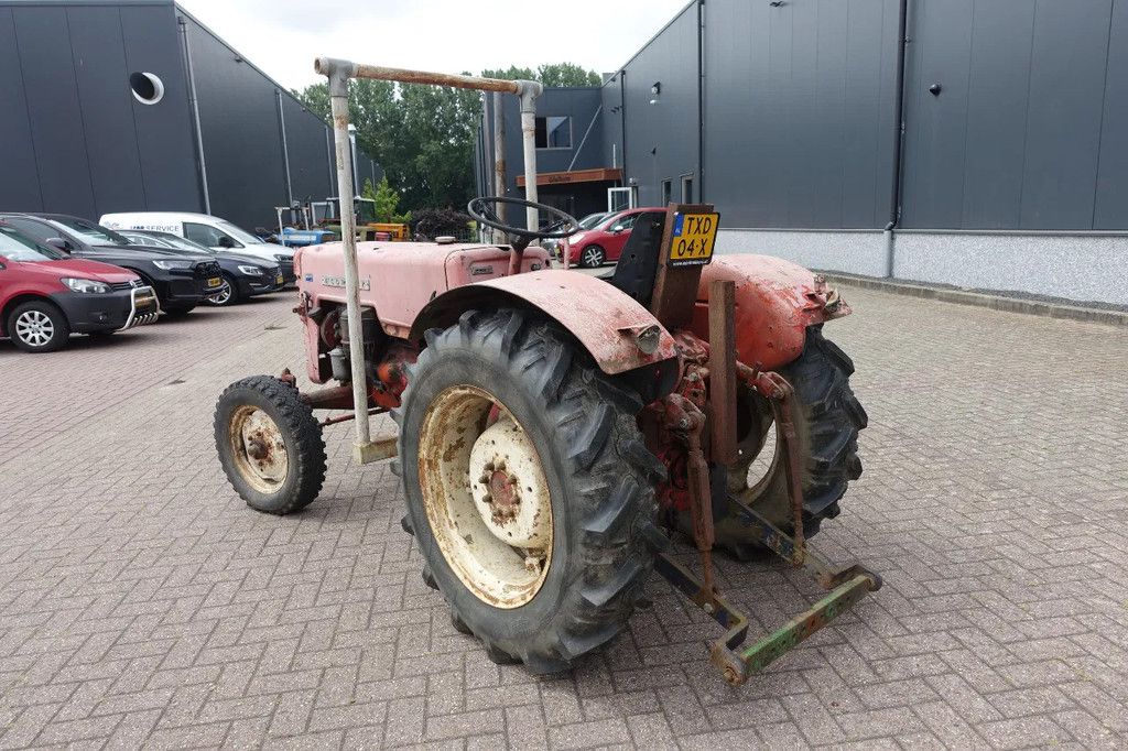 Mc Cormick D-439 2wd / Smalspoortrekker