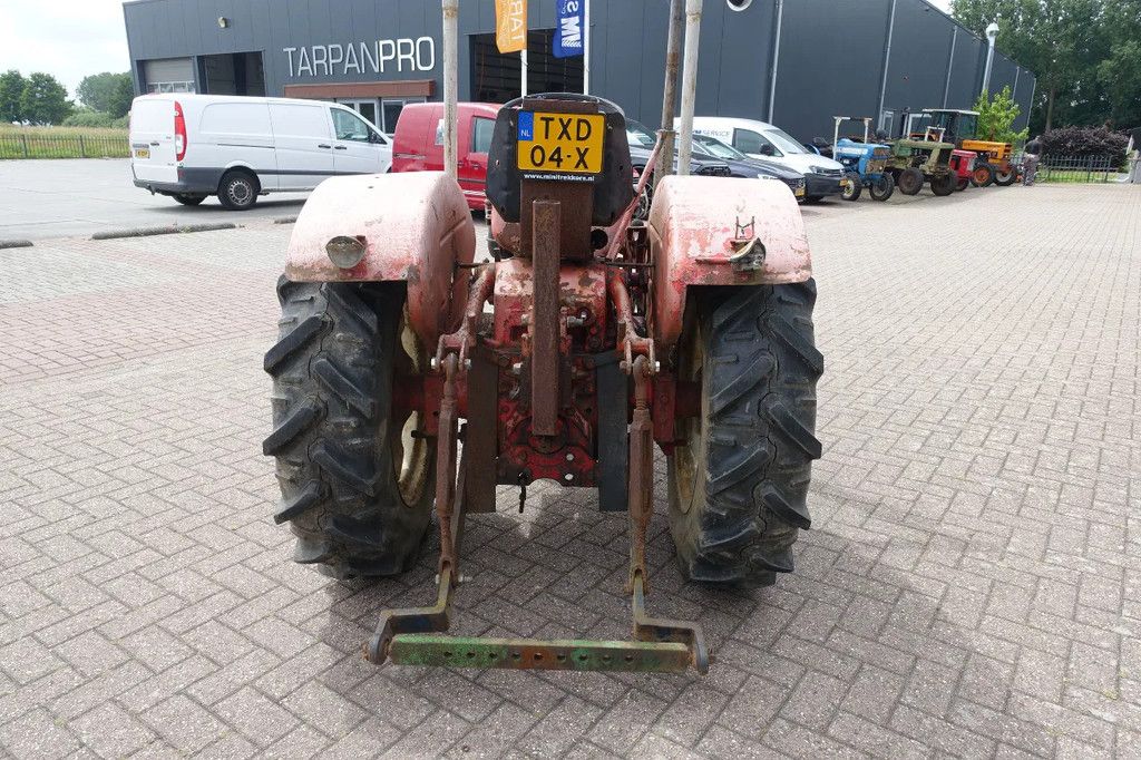 Mc Cormick D-439 2wd / Smalspoortrekker