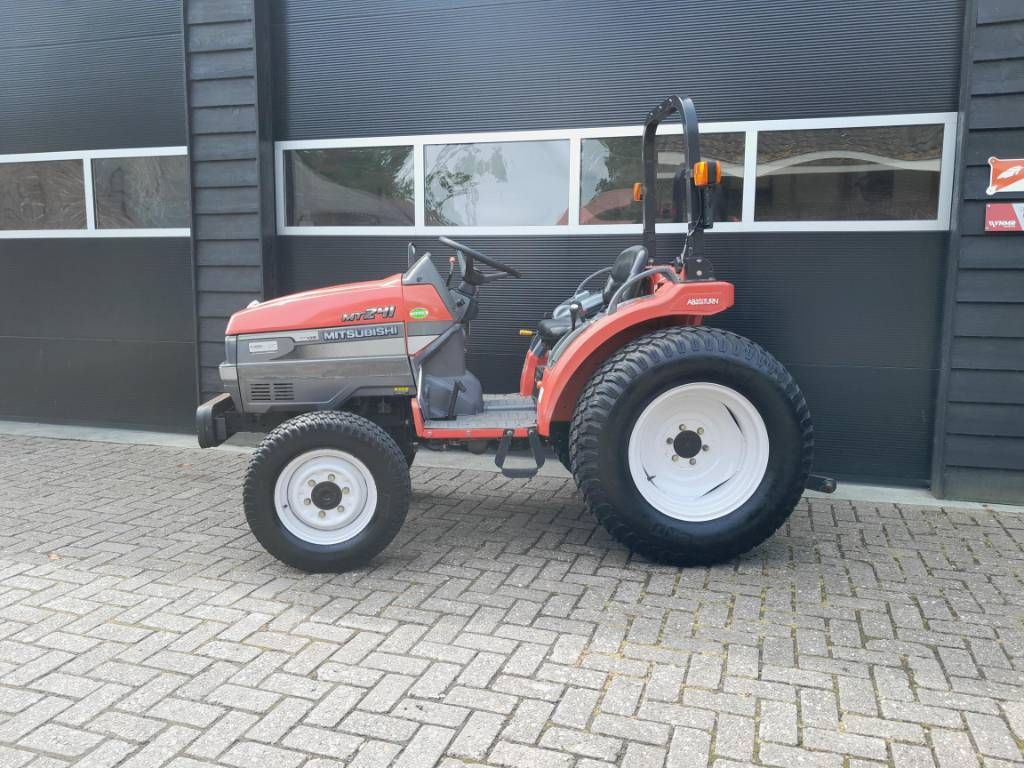 Mitsubishi MT 241- Minitrekker - Gazonbanden - Servo stuur
