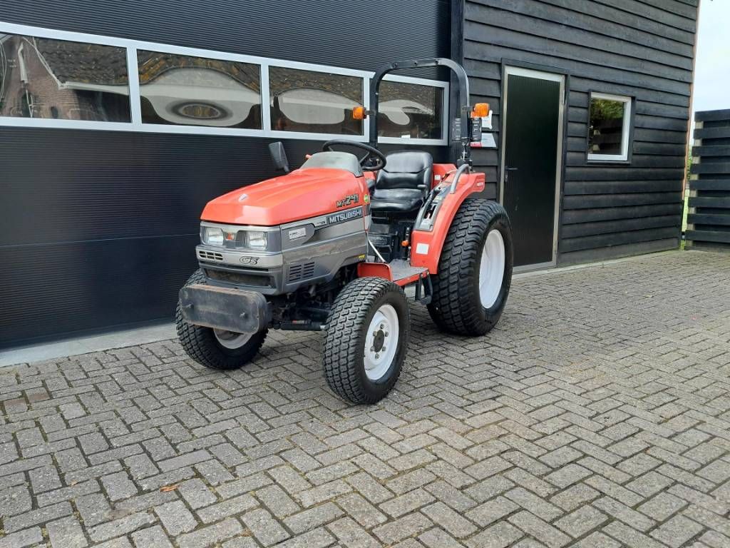 Mitsubishi MT 241- Minitrekker - Gazonbanden - Servo stuur