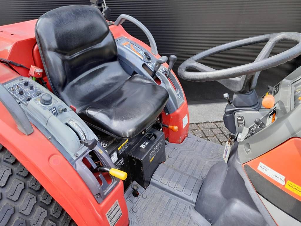 Mitsubishi MT 241- Minitrekker - Gazonbanden - Servo stuur