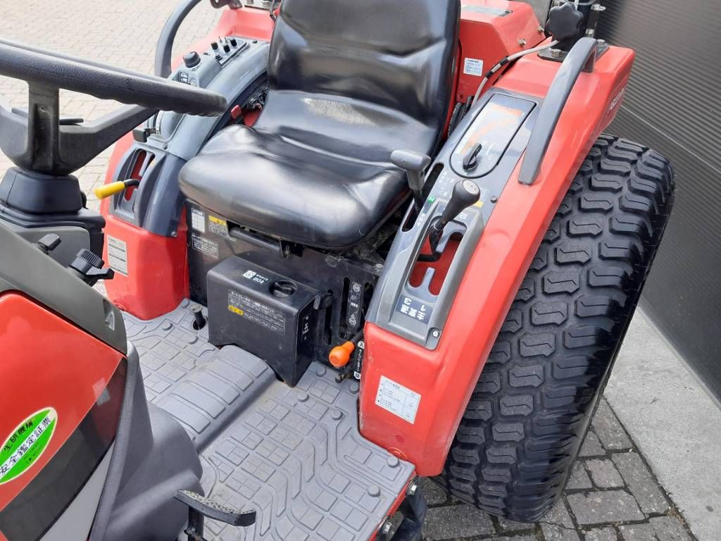 Mitsubishi MT 241- Minitrekker - Gazonbanden - Servo stuur