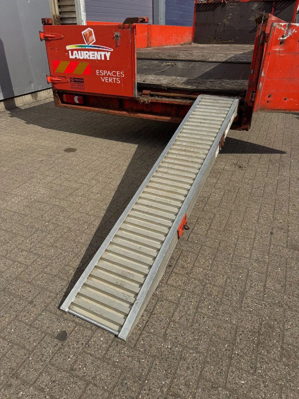 Nissan ATLEON **80.14-MACHINERY/CARTRANSPORTER