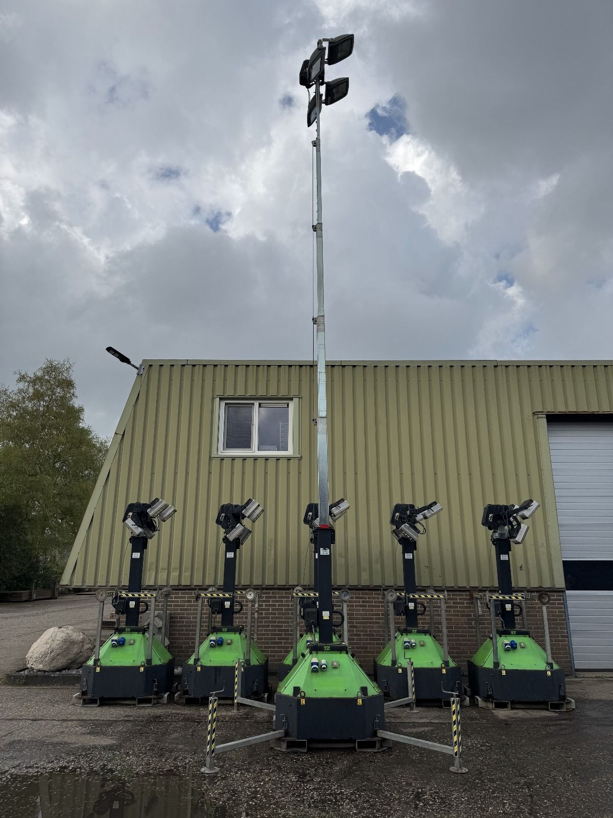 Mobiele verplaatsbare LED lichtmast 10 meter 230V koppelbaar