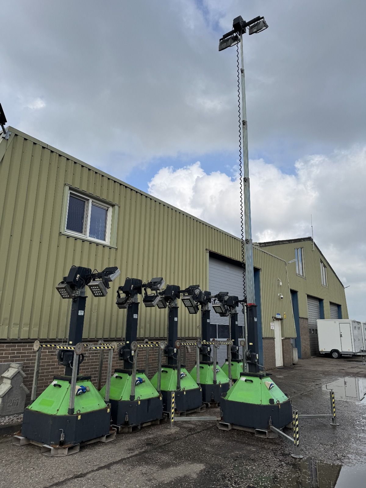 Mobiele verplaatsbare LED lichtmast 10 meter 230V koppelbaar