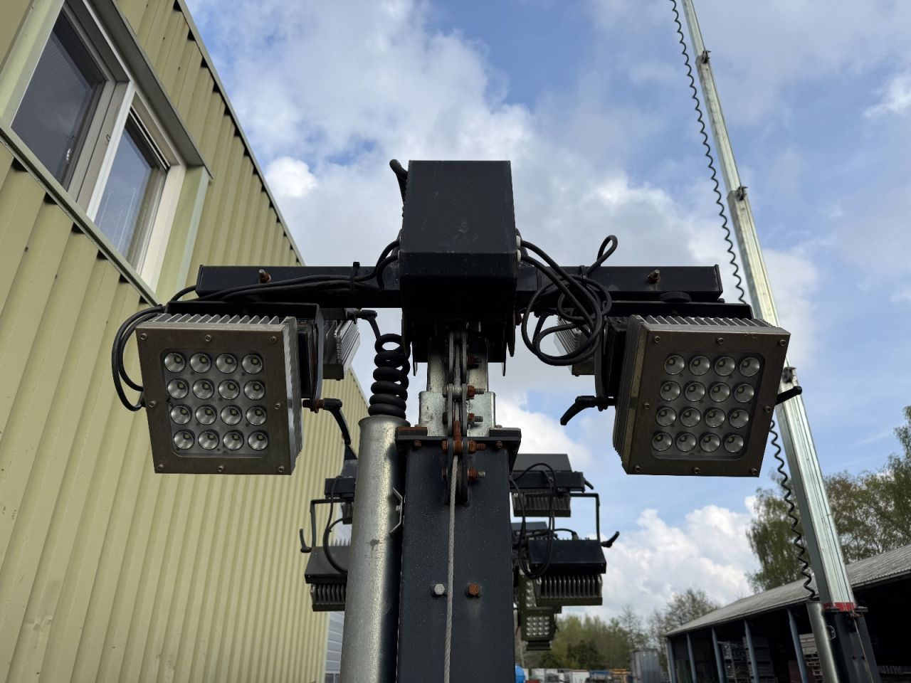 Mobiele verplaatsbare LED lichtmast 10 meter 230V koppelbaar