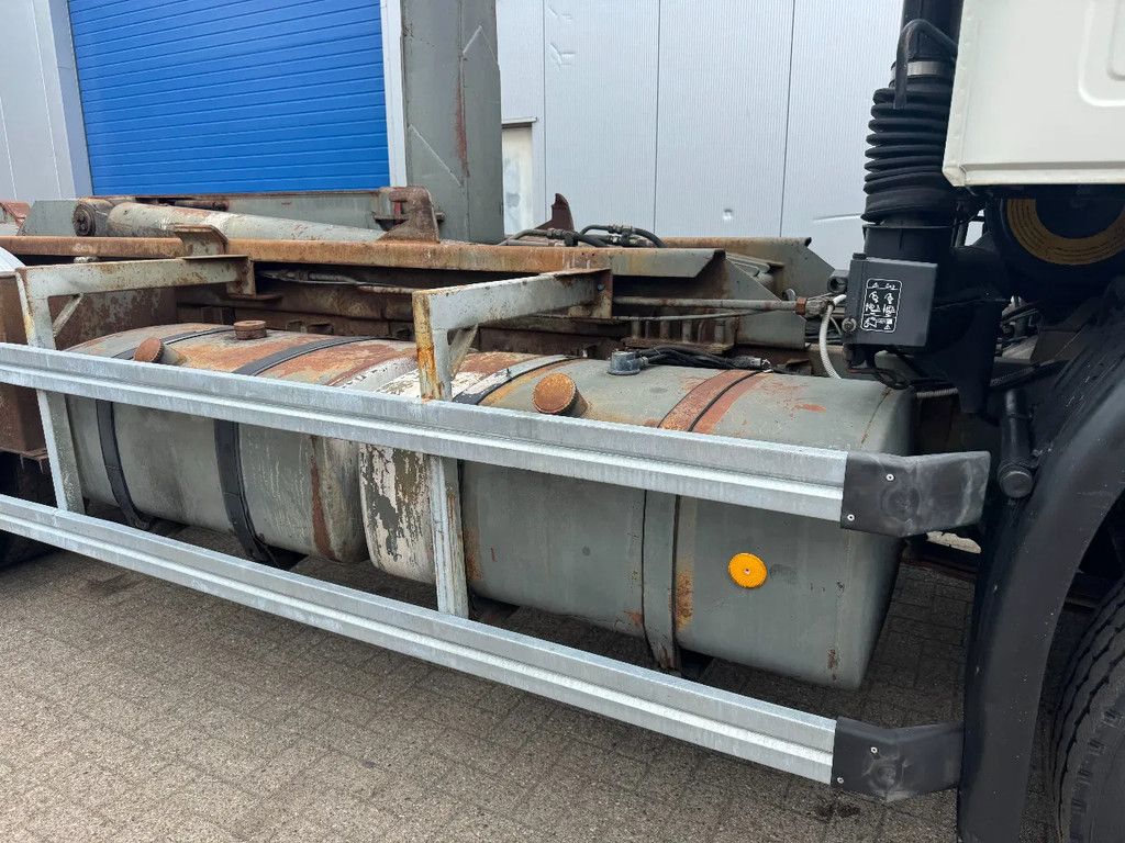 Volvo F 12 **10TYRE-FULL STEEL SUSPENSION**