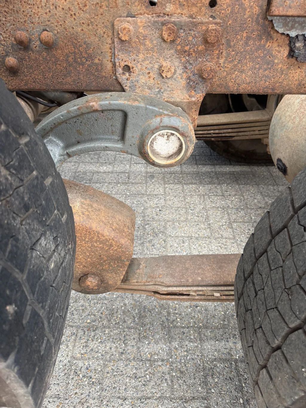 Volvo F 12 **10TYRE-FULL STEEL SUSPENSION**