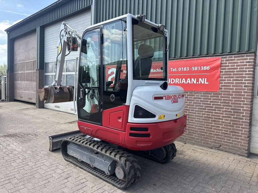 Takeuchi Kraan TB230 - Gebruikt mini excavator