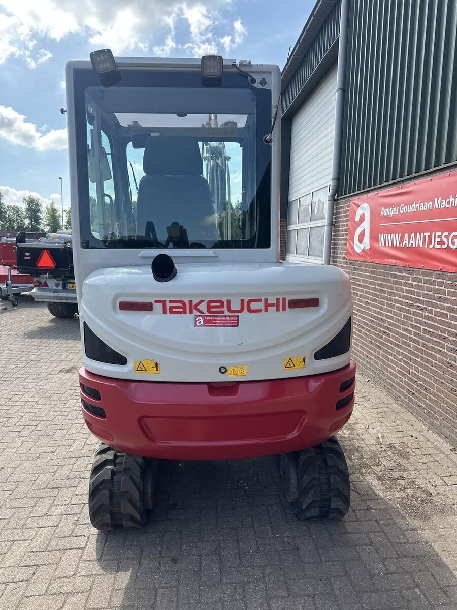 Takeuchi Kraan TB230 - Gebruikt mini excavator