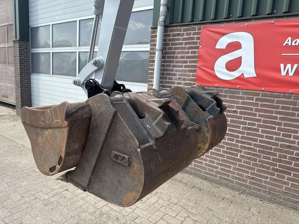 Takeuchi Kraan TB230 - Gebruikt mini excavator