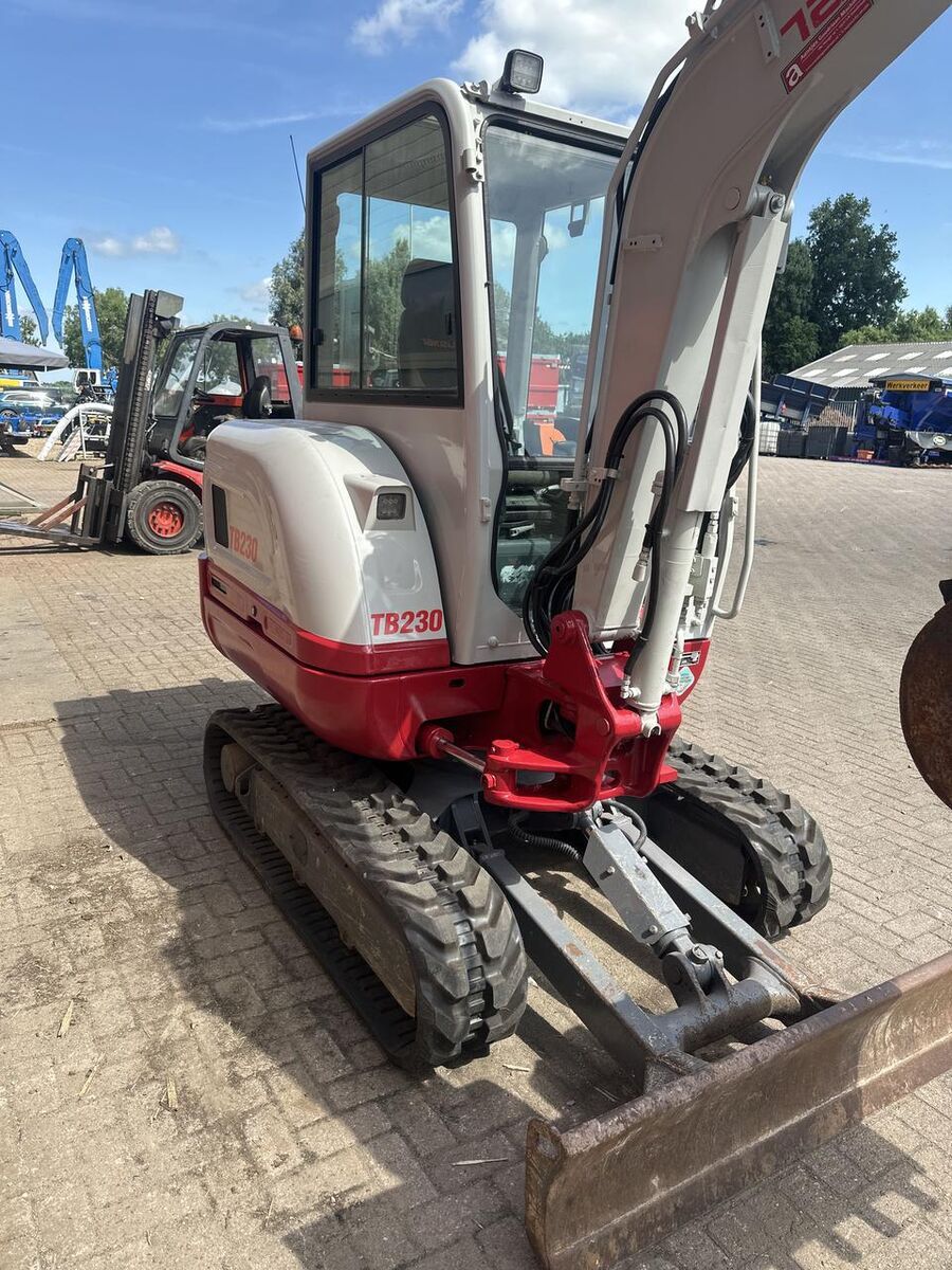 Takeuchi Kraan TB230 - Gebruikt mini excavator