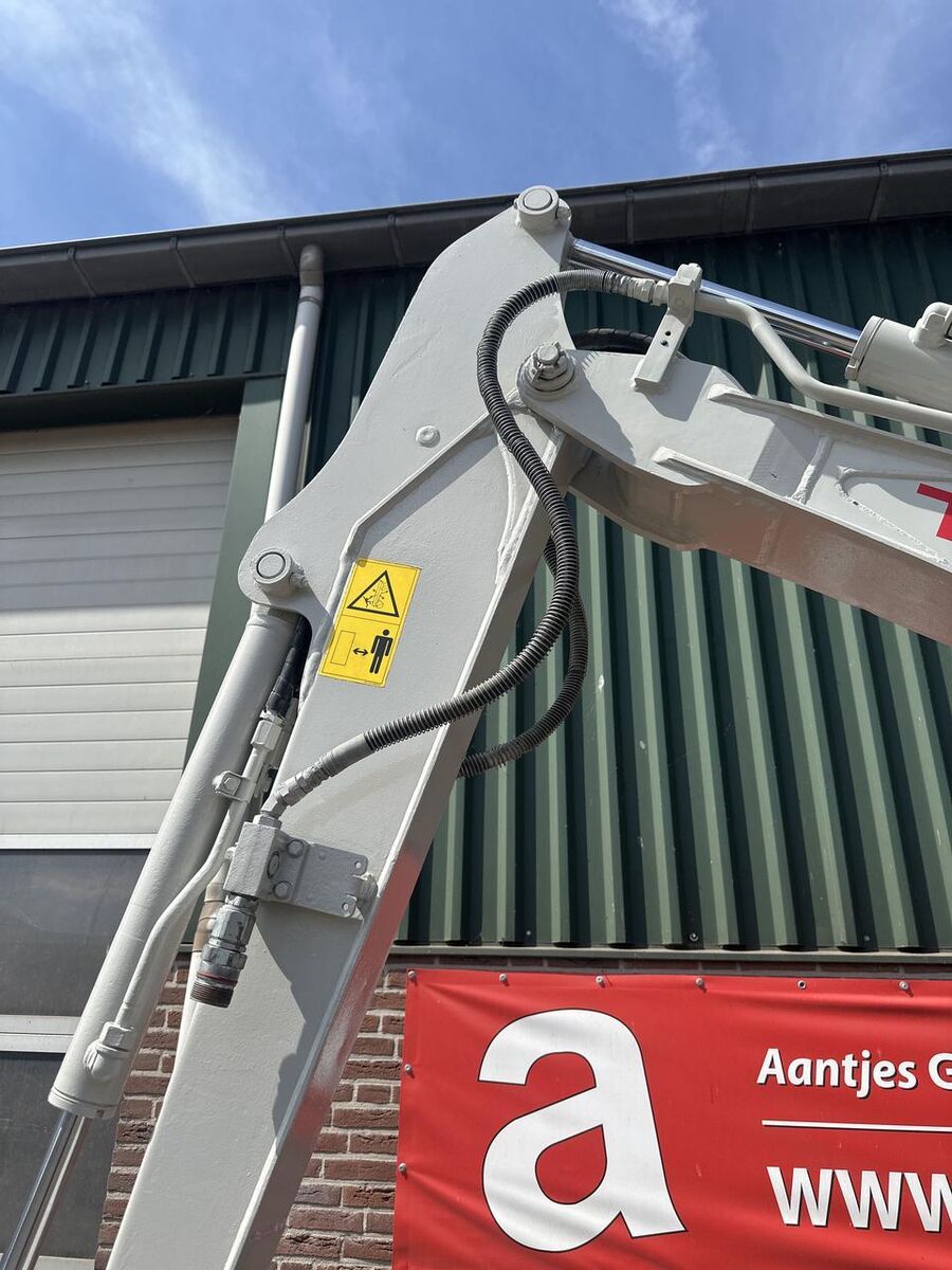 Takeuchi Kraan TB230 - Gebruikt mini excavator