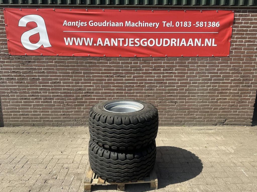 2 Banden 15/55/17 18 PLY - Nieuw wheel