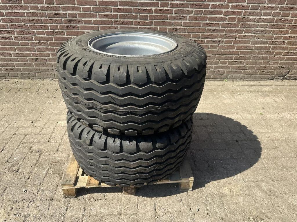 2 Banden 15/55/17 18 PLY - Nieuw wheel