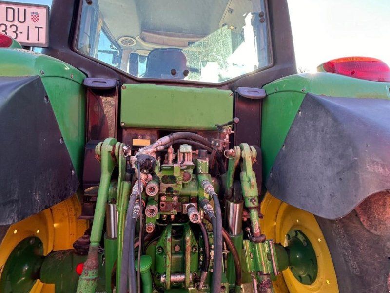John Deere 6520