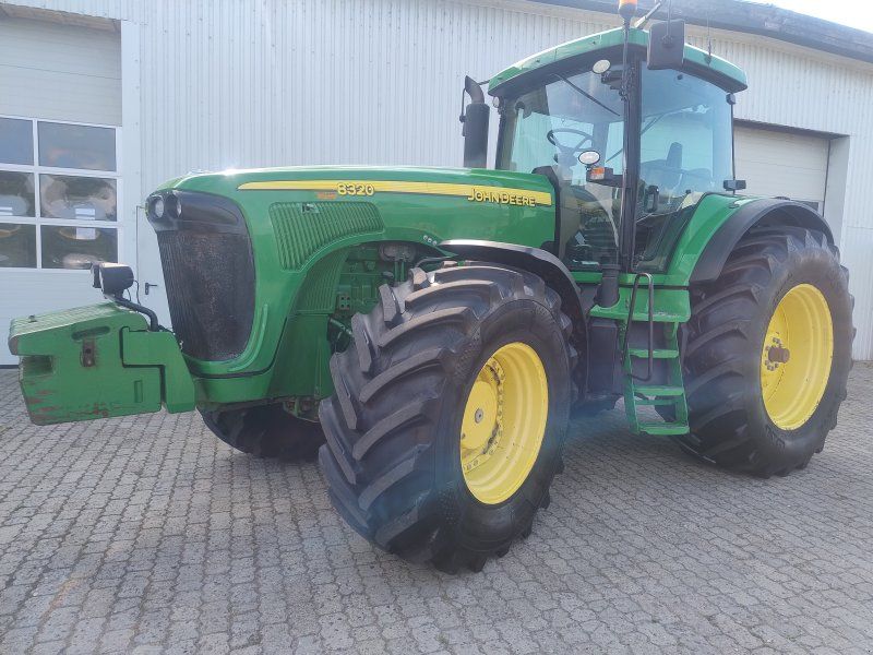 John Deere 8320