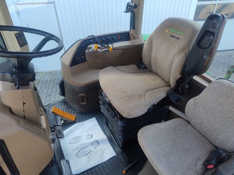John Deere 8320