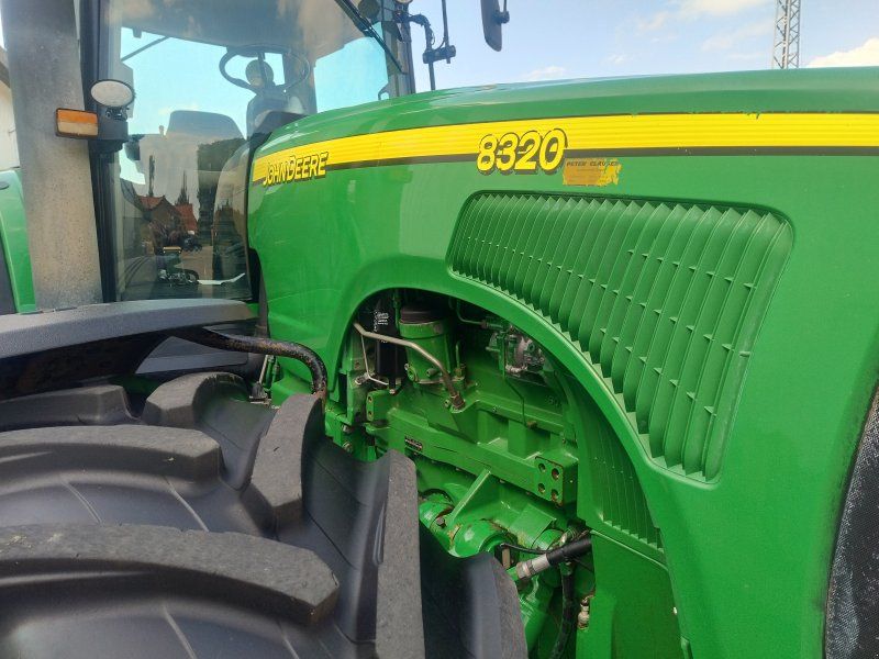 John Deere 8320