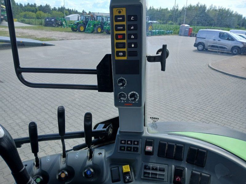 Claas Arion 420
