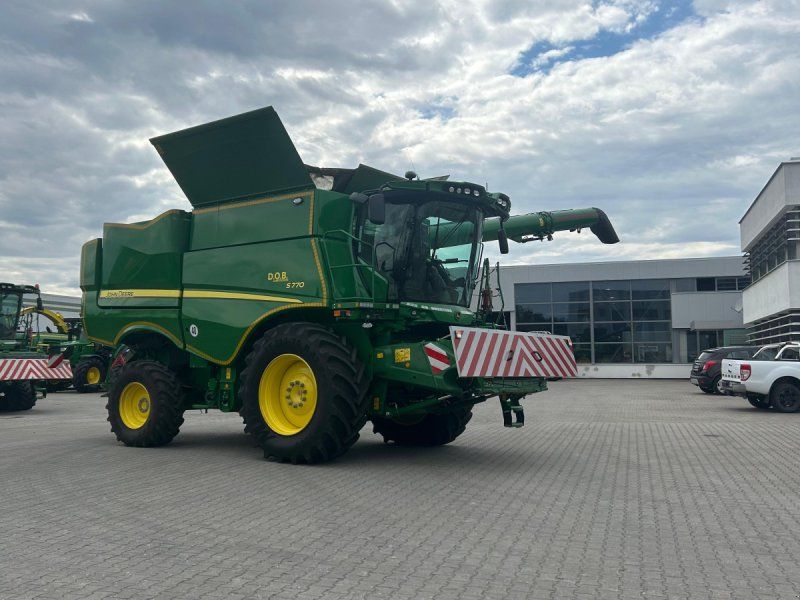 John Deere S770i