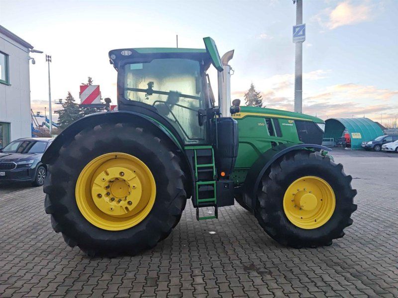 John Deere 6R 250
