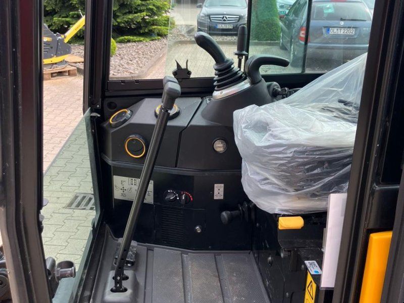JCB 16C-1