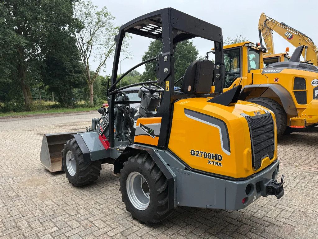 Giant G2700