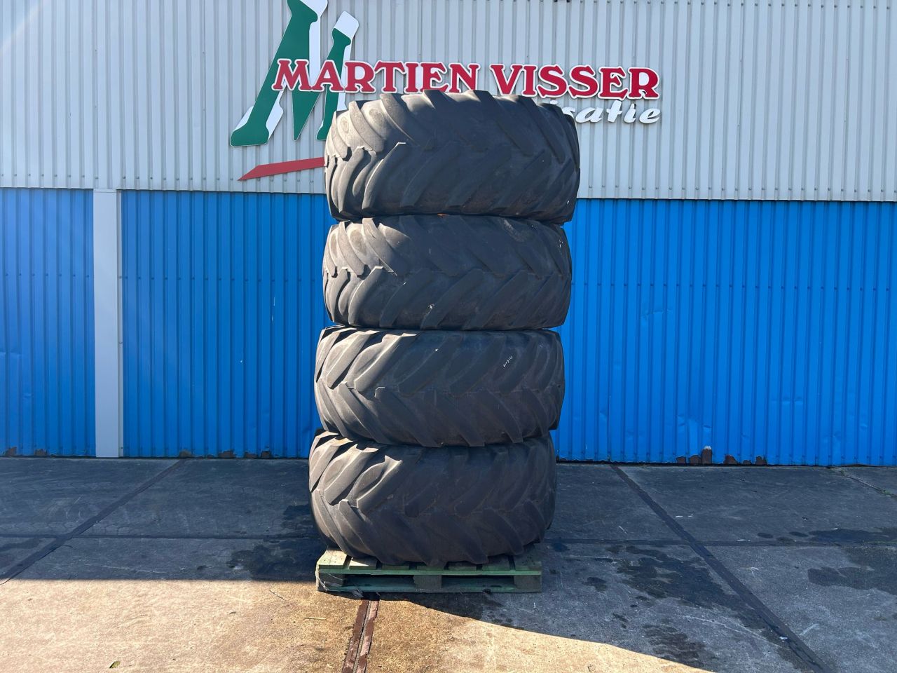 Set Michelin 620/75R26 op JCB velg 19 gaats
