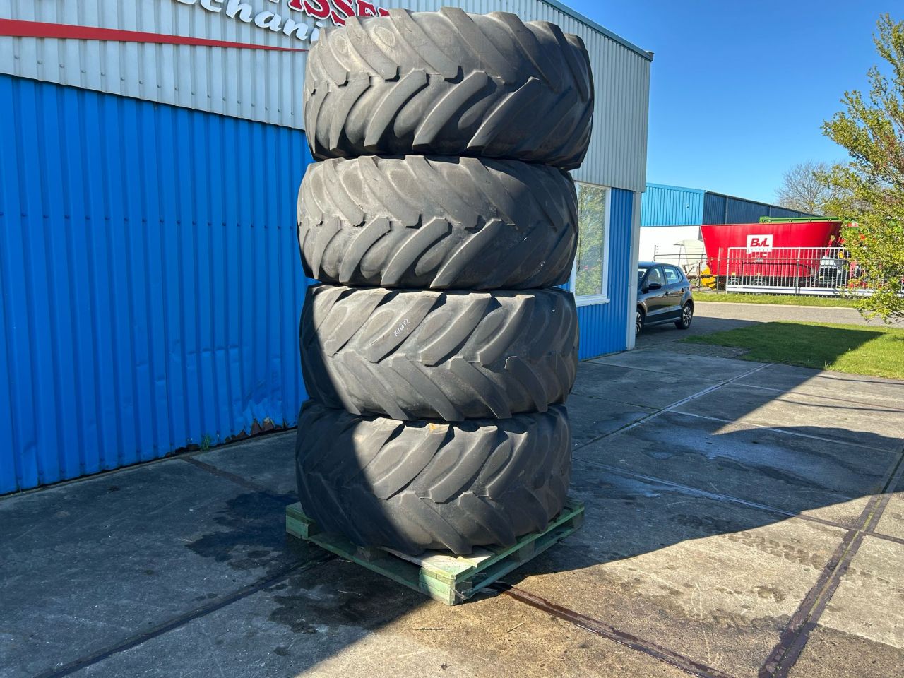 Set Michelin 620/75R26 op JCB velg 19 gaats