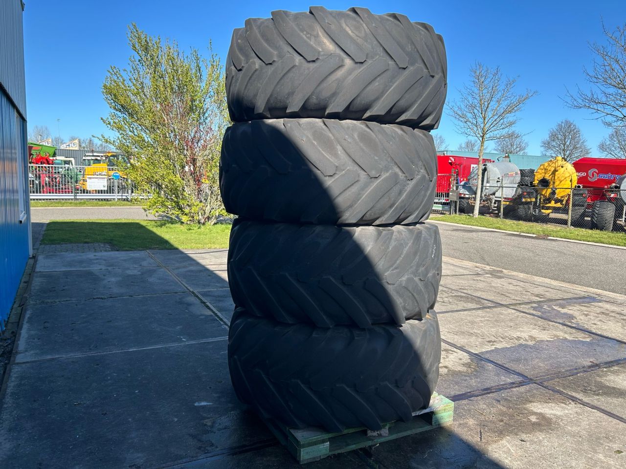Set Michelin 620/75R26 op JCB velg 19 gaats