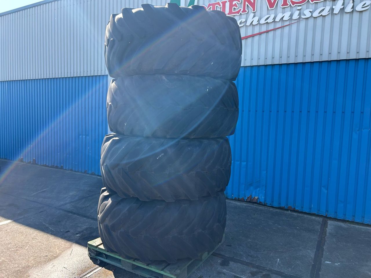 Set Michelin 620/75R26 op JCB velg 19 gaats