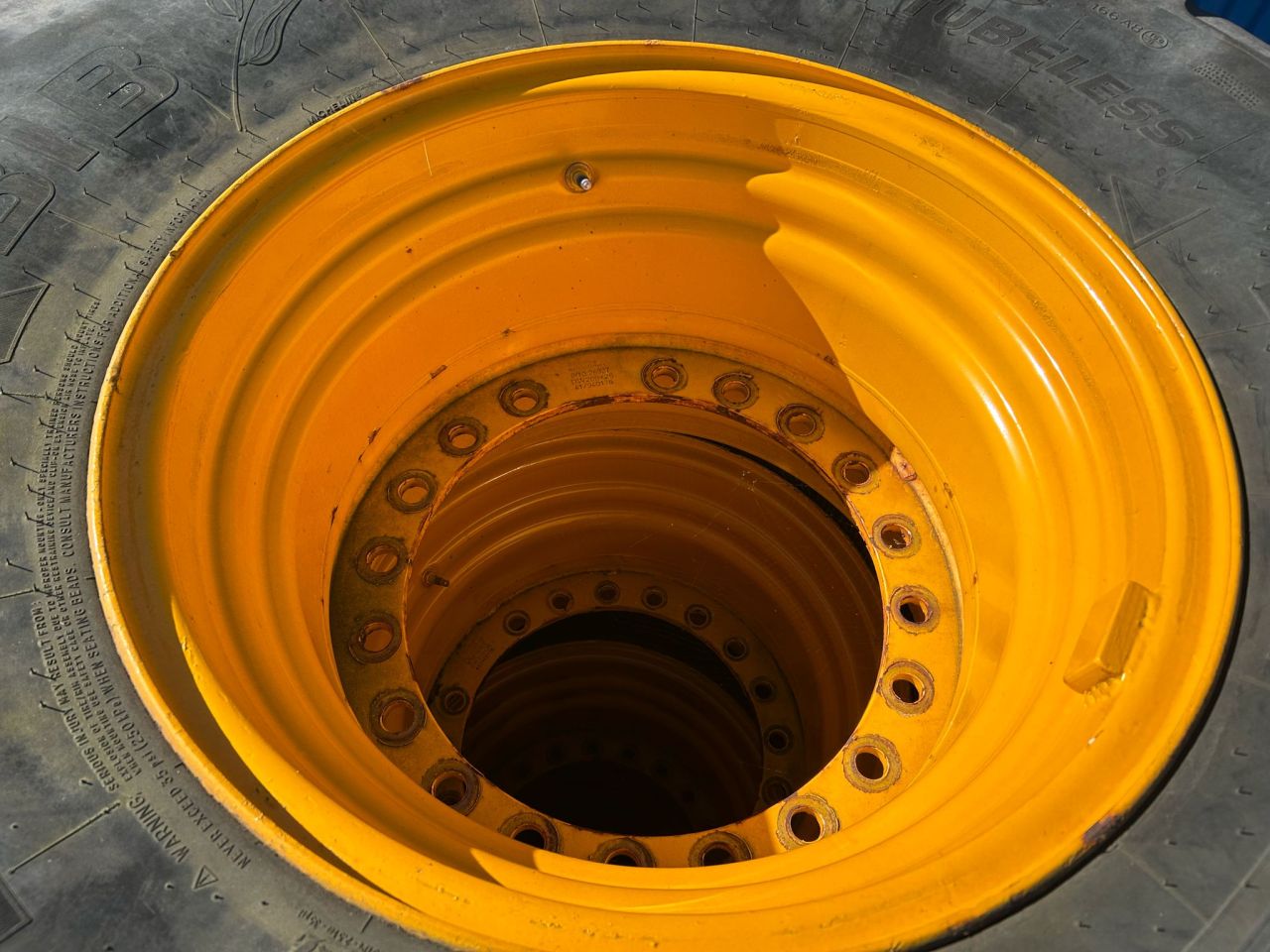 Set Michelin 620/75R26 op JCB velg 19 gaats