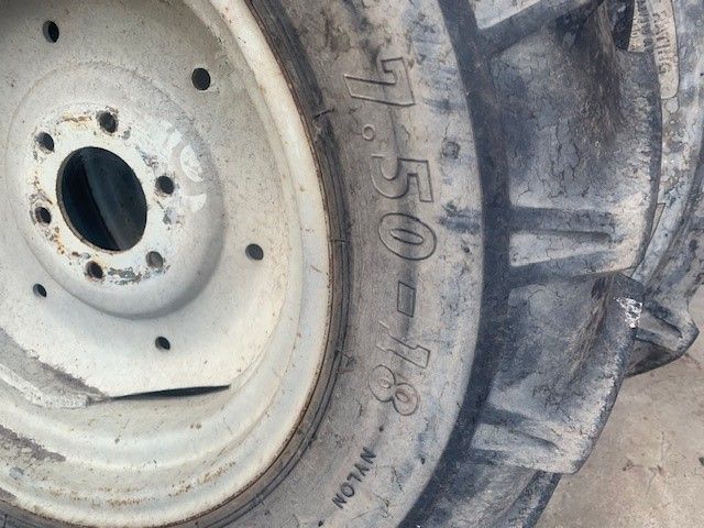 Nette velg met band van een mini trekker 2 stuks