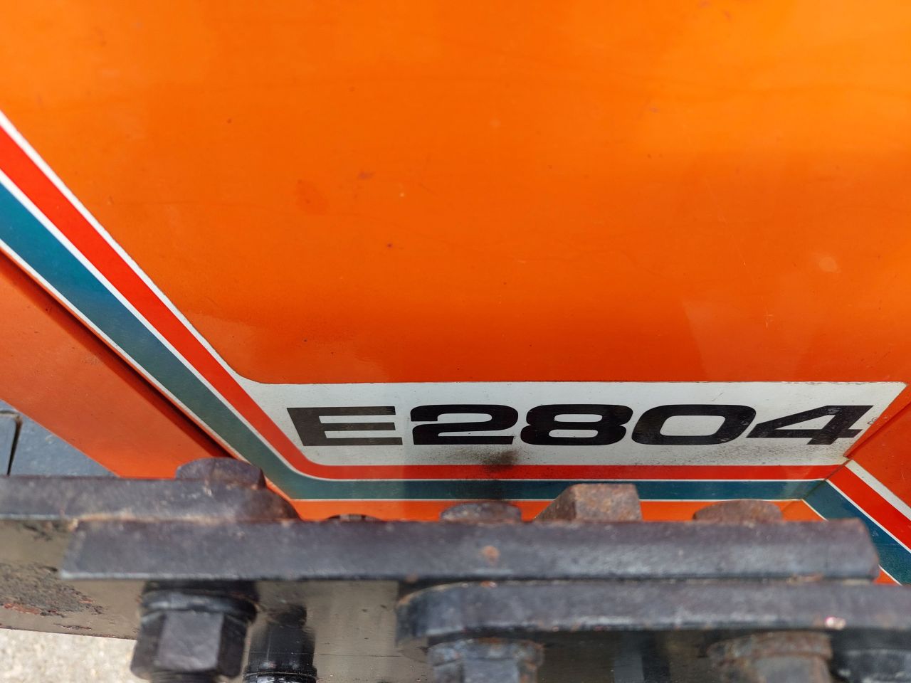 Hinomoto E2804 met voorlader 35 PK