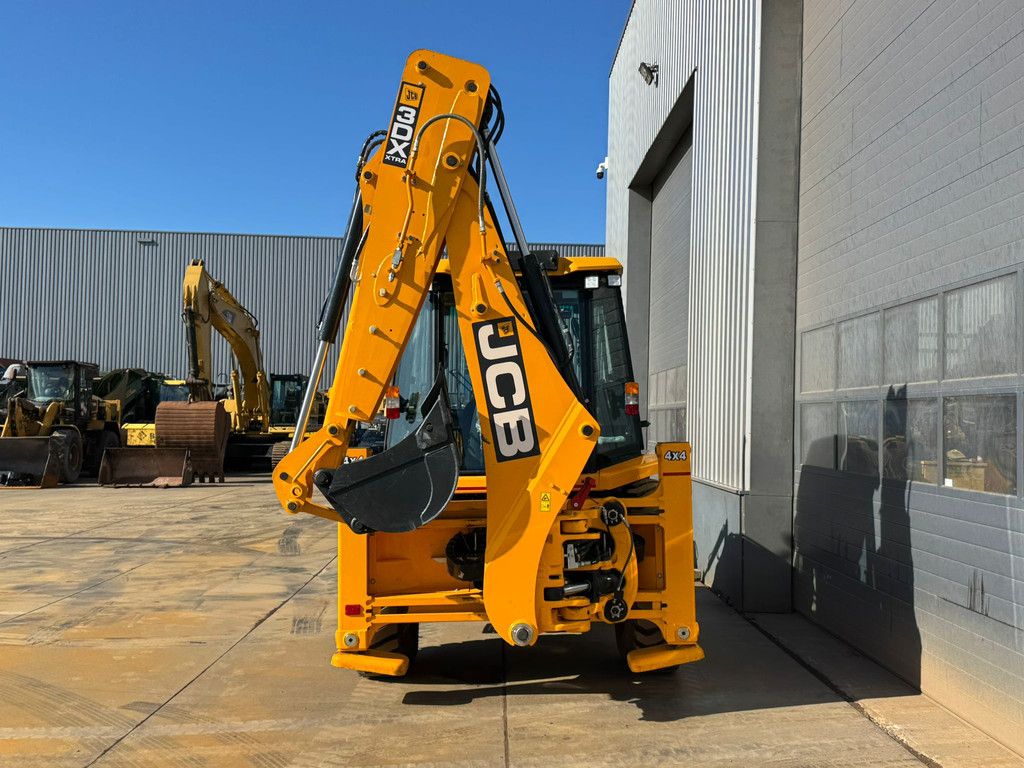 JCB 3DX 4x4 Xtra with extendable boom