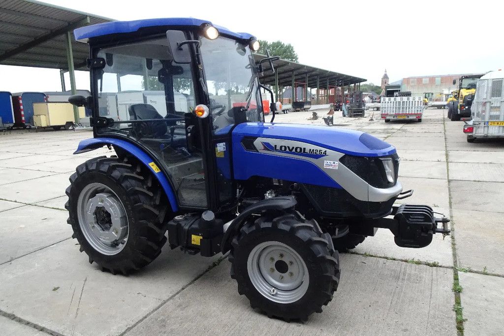 LOVOL M254 met Cabine Weinig uren! M254