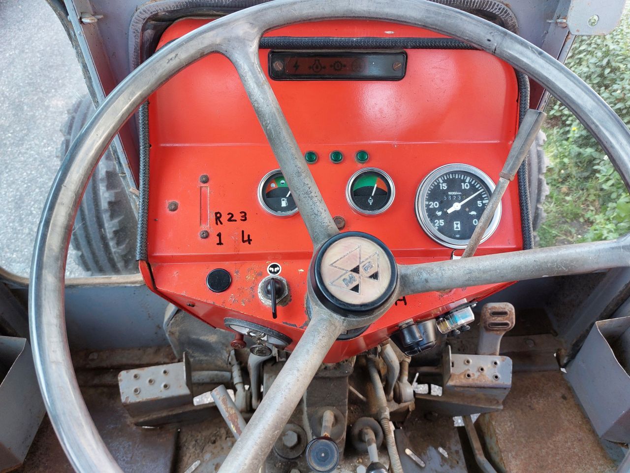 Massey Ferguson 245