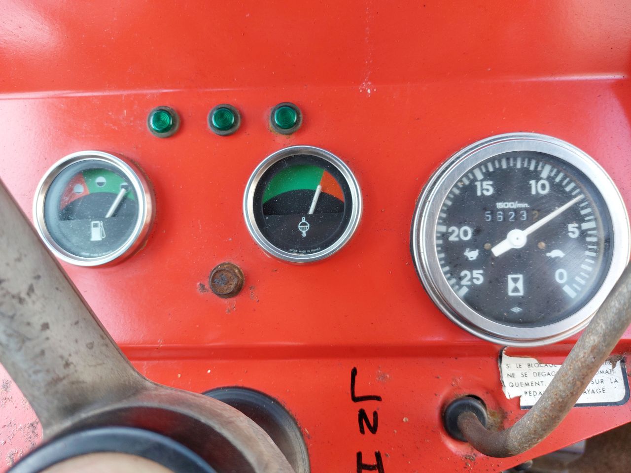 Massey Ferguson 245