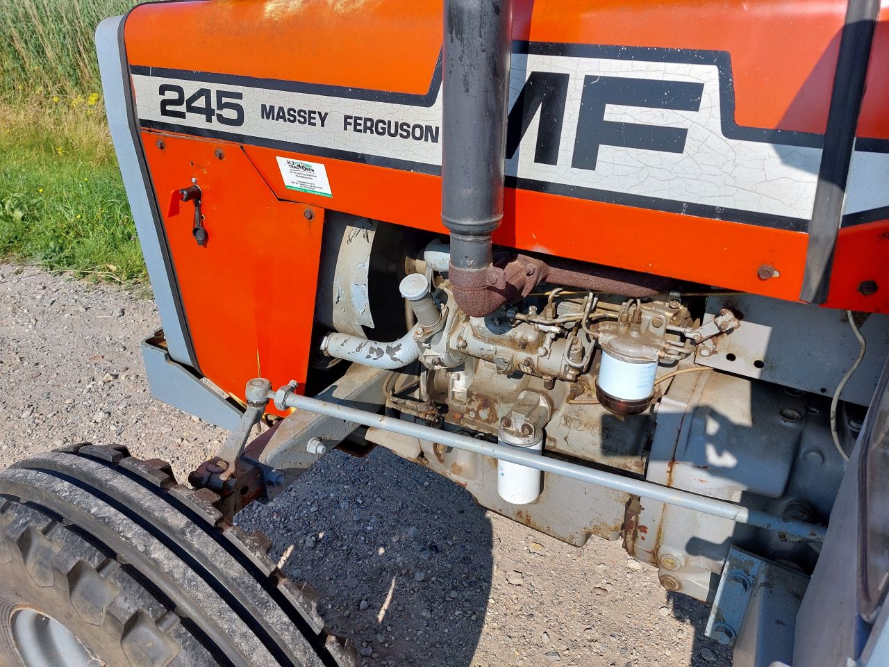 Massey Ferguson 245