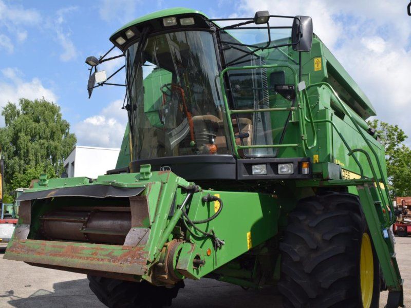 John Deere 2056