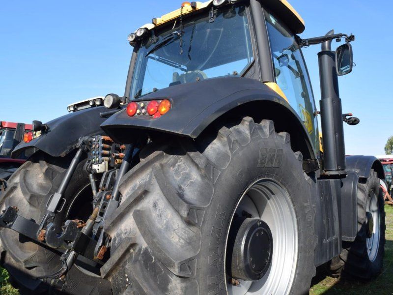 JCB Fastrac 8250