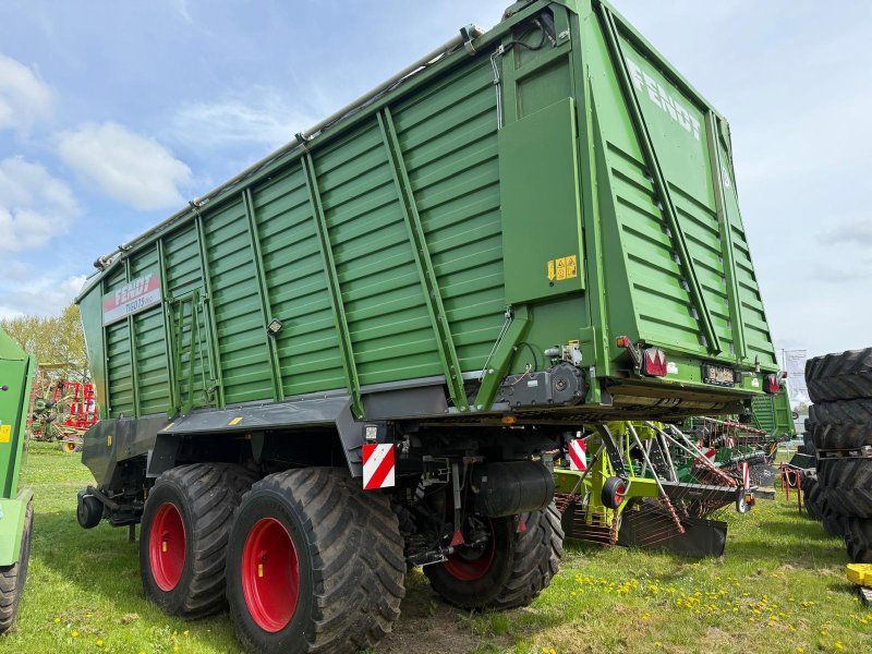 Fendt Tigo 75 VR mit 800-er Bereifung, Laderaumabdeckung und Dosierwal