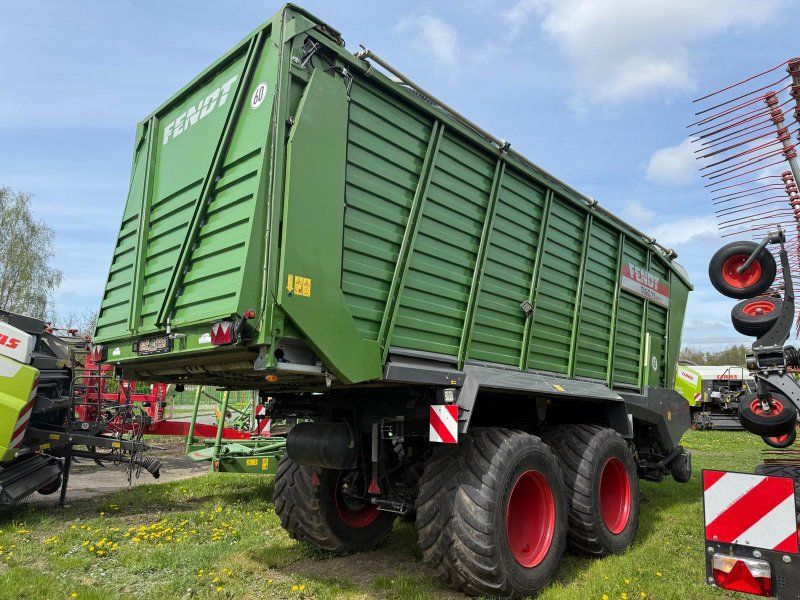Fendt Tigo 75 VR mit 800-er Bereifung, Laderaumabdeckung und Dosierwal