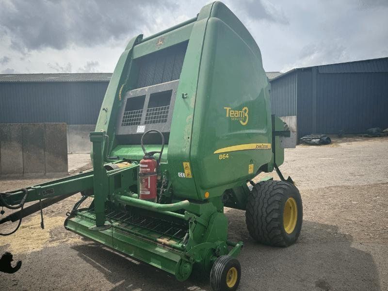 John Deere 864